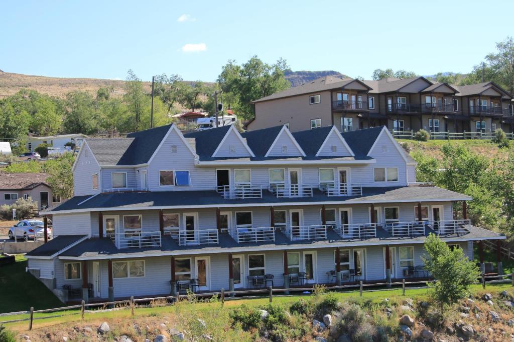 Absaroka Lodge Main image 1